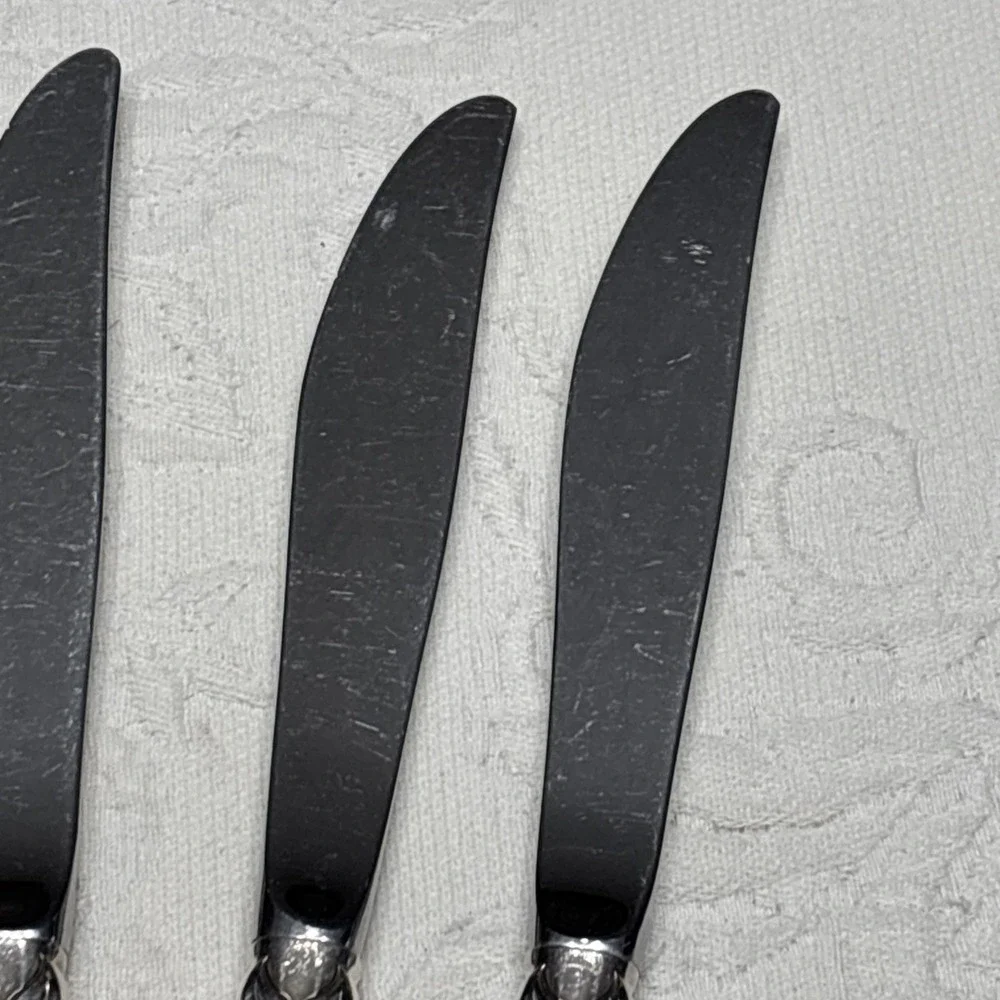 1847 Rogers Bros GARLAND International Silver Plate 4 Dinner/ Butter Knives